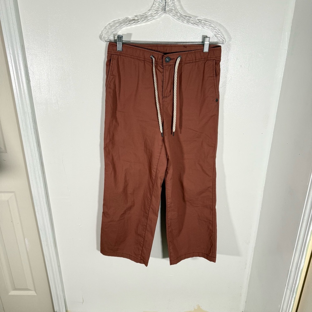 Vuori Wide Leg Cropped Drawstring Pants in Dusty Rose - Picture 6 of 11